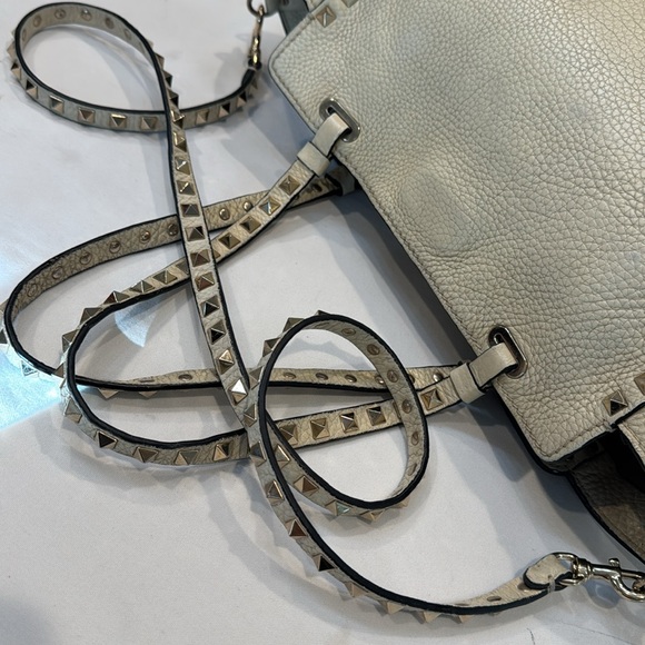Authentic Valentino Garavani Rockstud pebbled leather bag - Picture 9 of 16